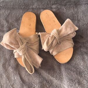 Brother vellies beige suede bow sandals size 6